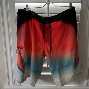 •MEN’S BILLABONG BOARD SHORTS